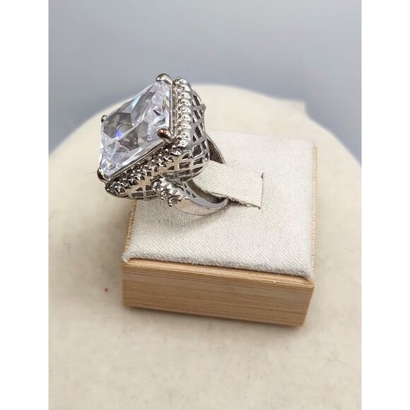 Silver Tone Band With 5ct Crystal Stone Prong Set Ring - 6.5 - Picture 3 of 7